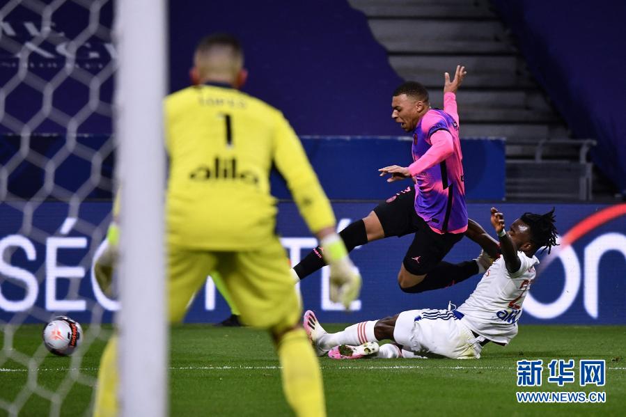  巴黎圣日耳曼主场大胜，里昂遭遇三连败  